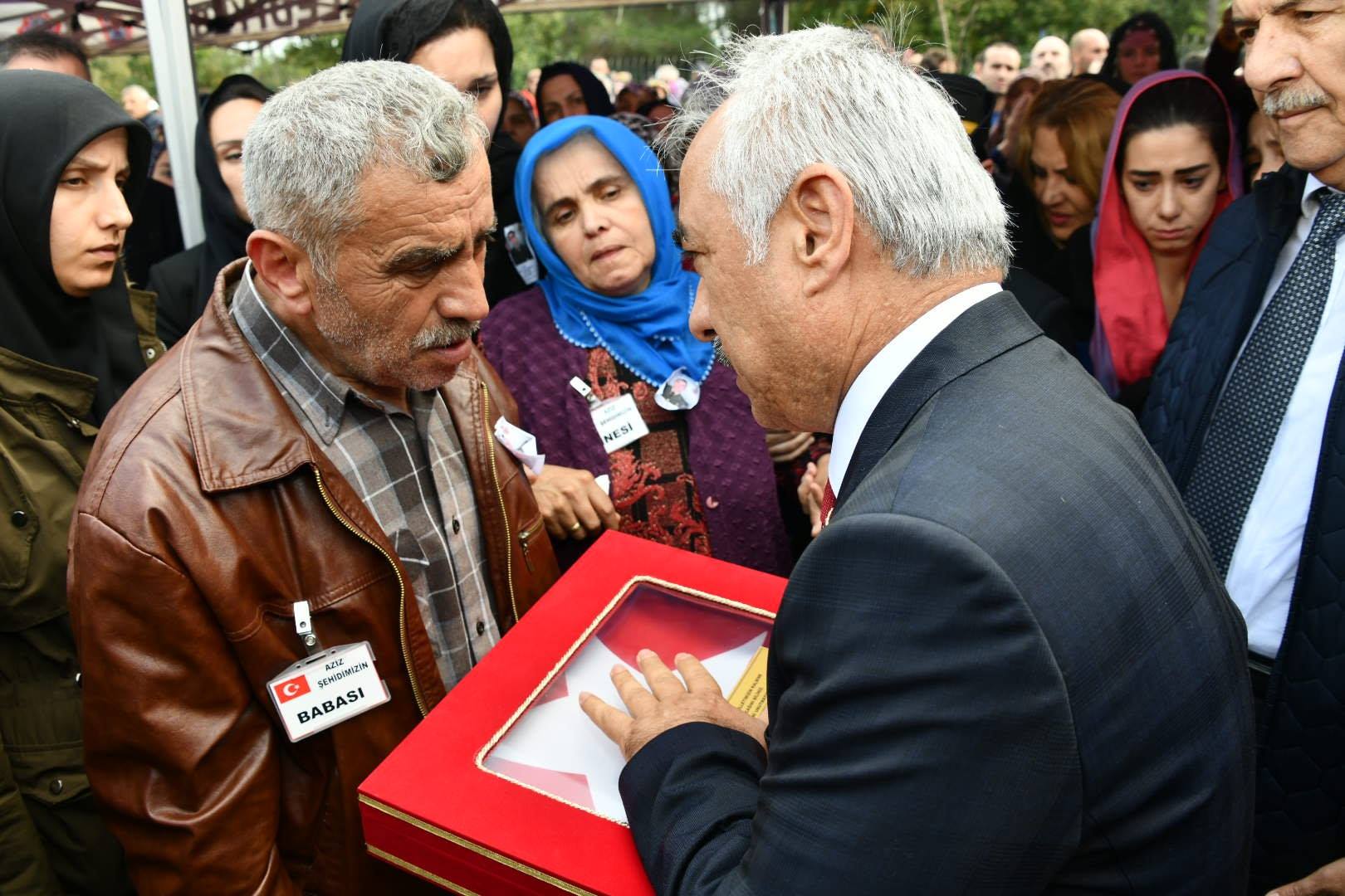 Şehidimizi vatan toprağına verdik